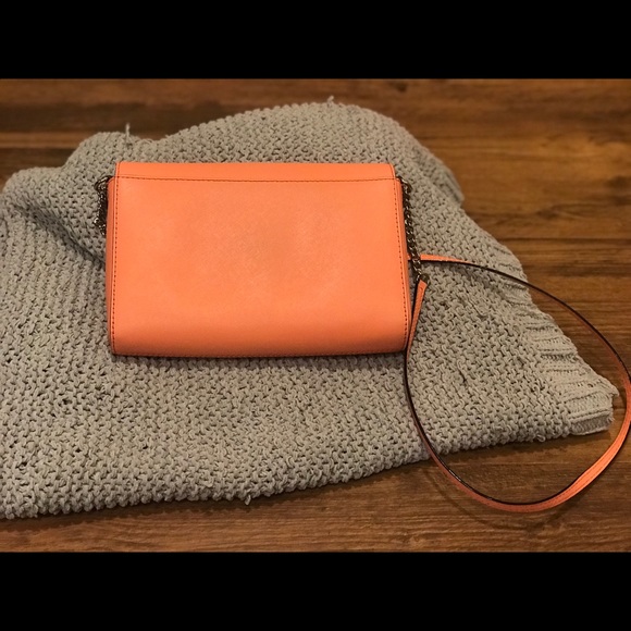 End your summer in coral Kate Spade! 🌸 - Picture 4 of 5